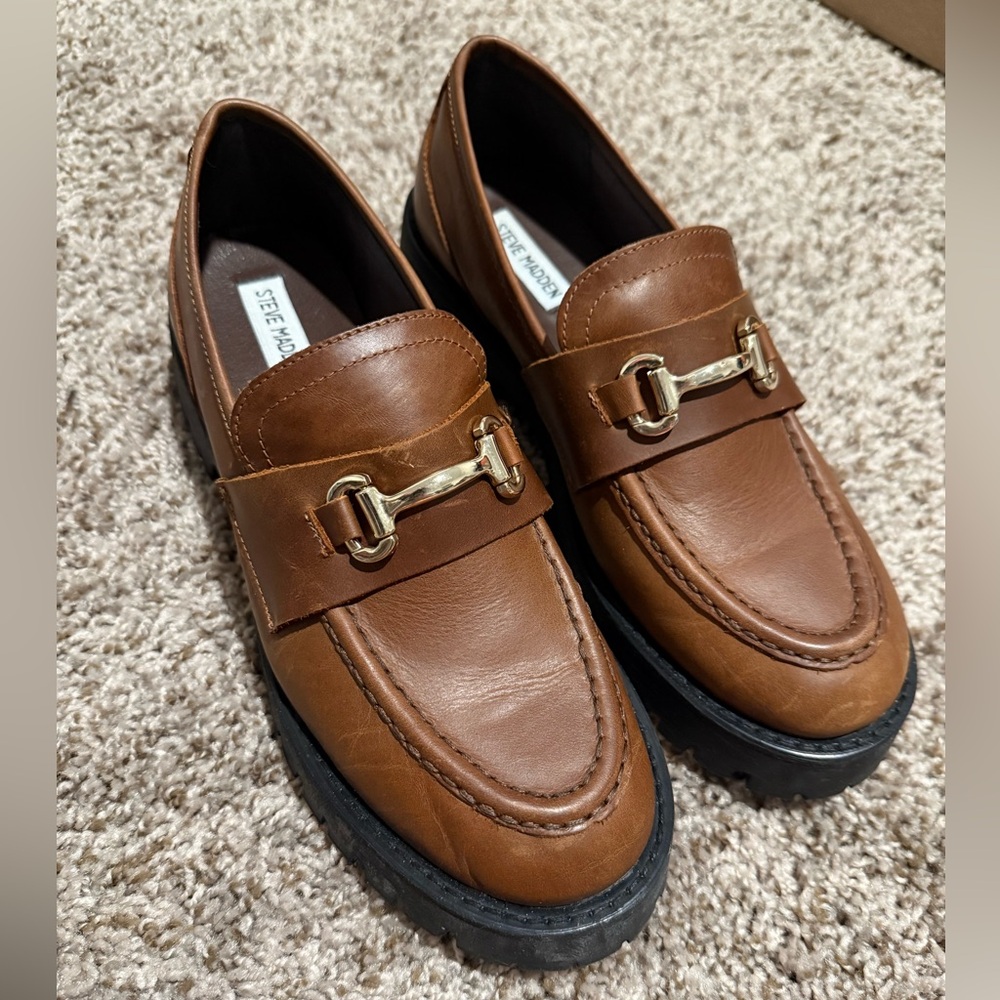 NIB Steve Madden Brown Loafers with Gold Hardware